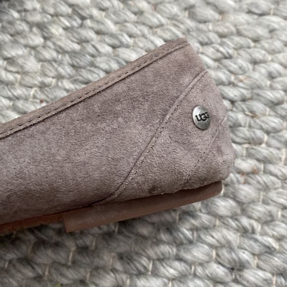Ugg Size 9 Flats - Picture 4 of 6